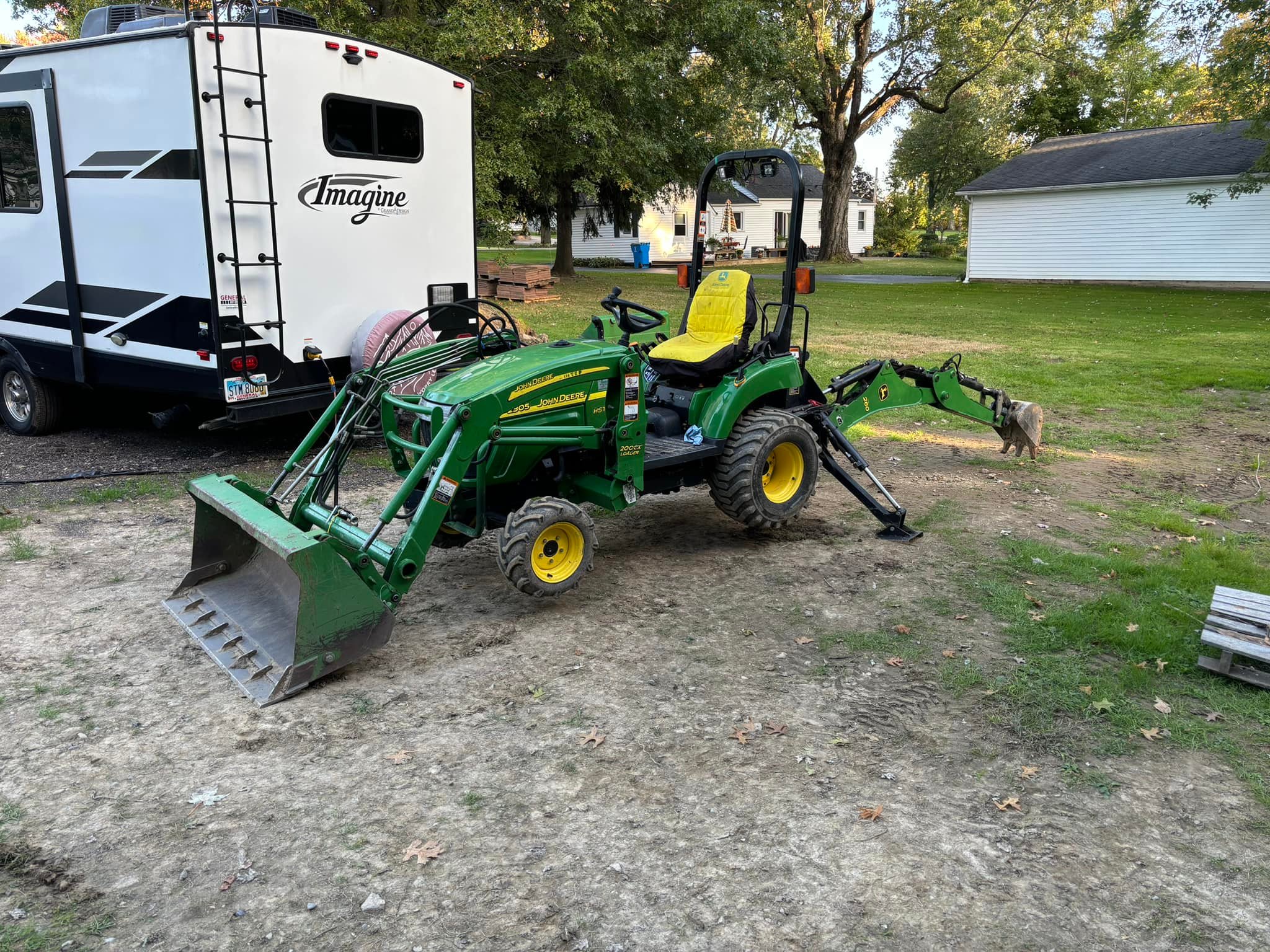 John Deere 2305 User Manual 8 pages Also for: 2720, 2320, 2520
