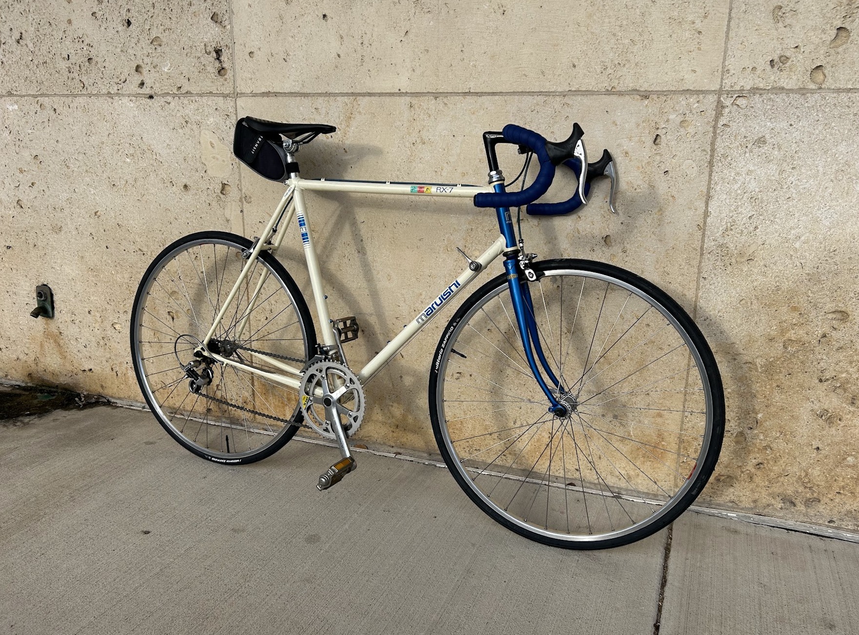 Vintage '80s bike with shimano 105 components