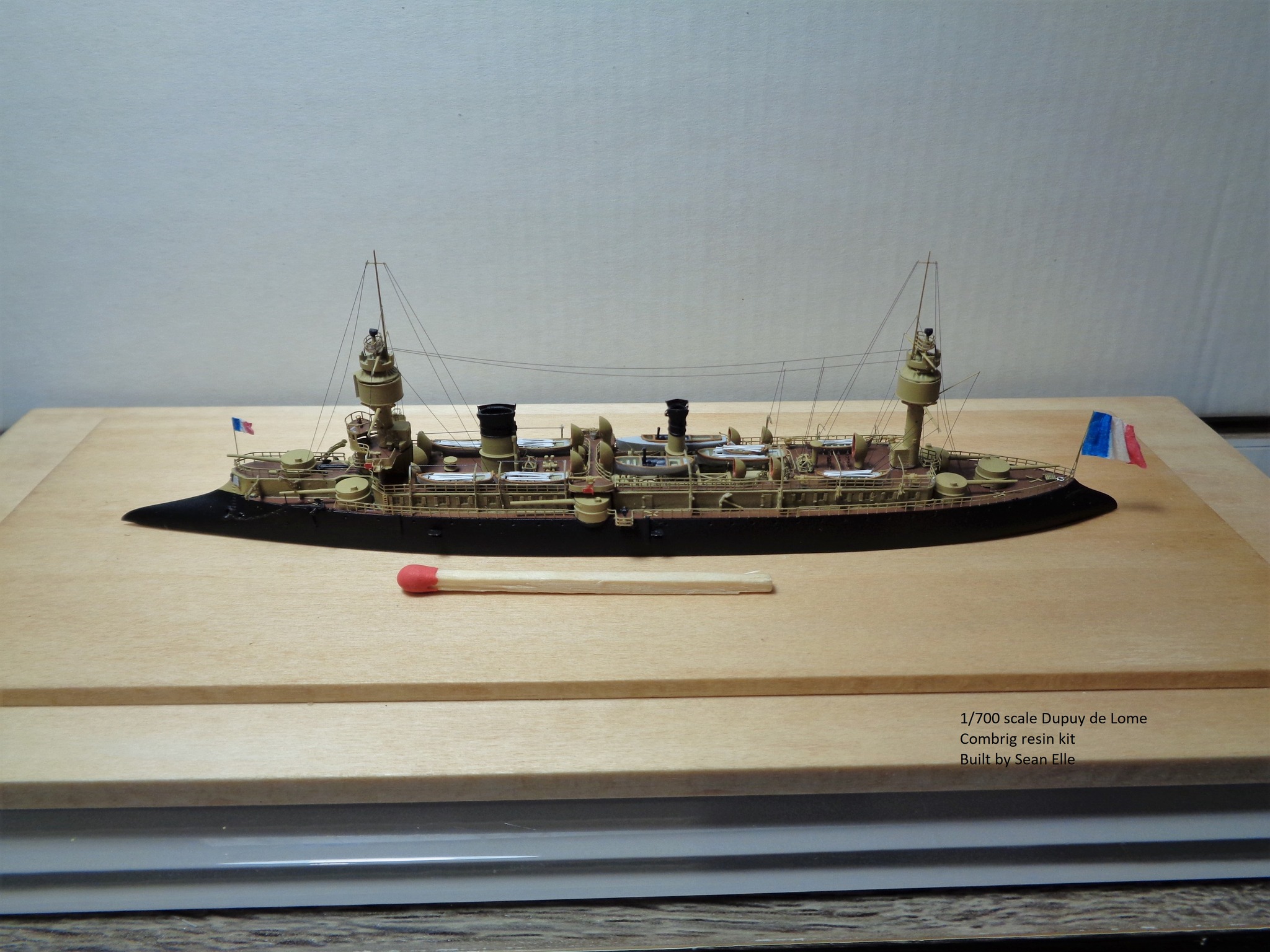 1/1700比例地球連邦軍Clop 級輕巡洋艦一號艦。 1/1700 scale EFSF Clop