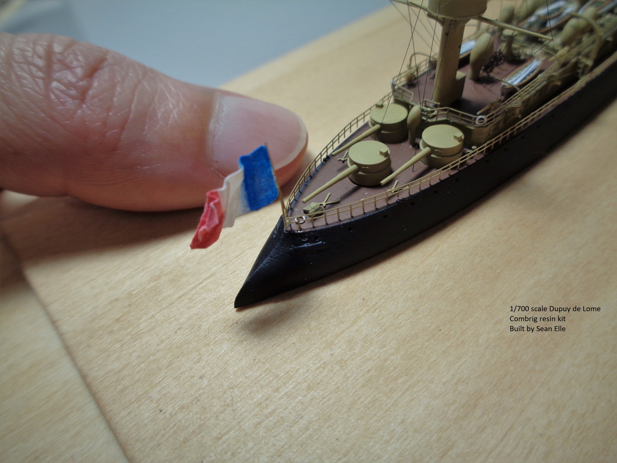 1/1700比例地球連邦軍Clop 級輕巡洋艦一號艦。 1/1700 scale EFSF Clop