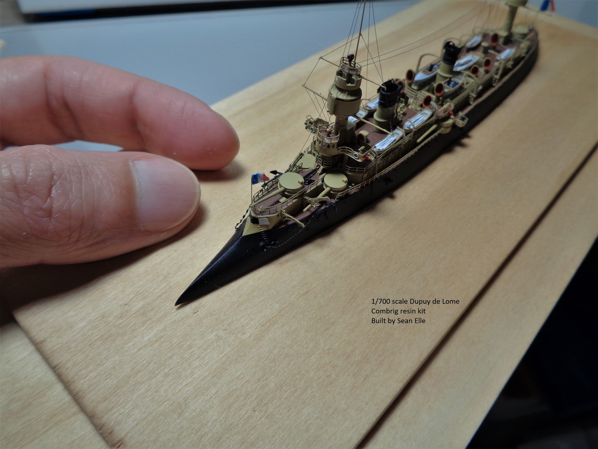 1/1700比例地球連邦軍Clop 級輕巡洋艦一號艦。 1/1700 scale EFSF Clop