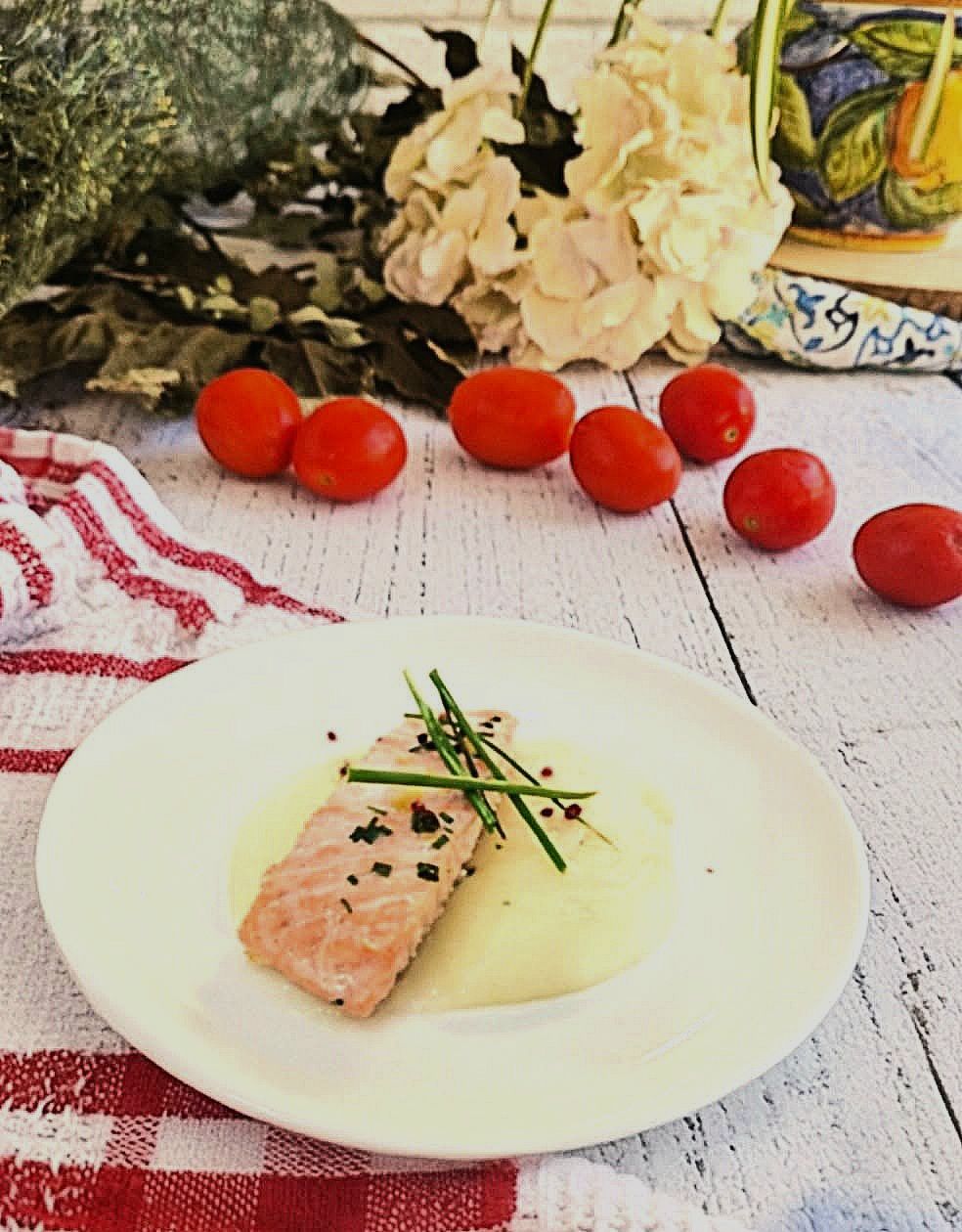 Cookaround- cucina e ricette | Salmone al cartoccio su crema di sedano ...