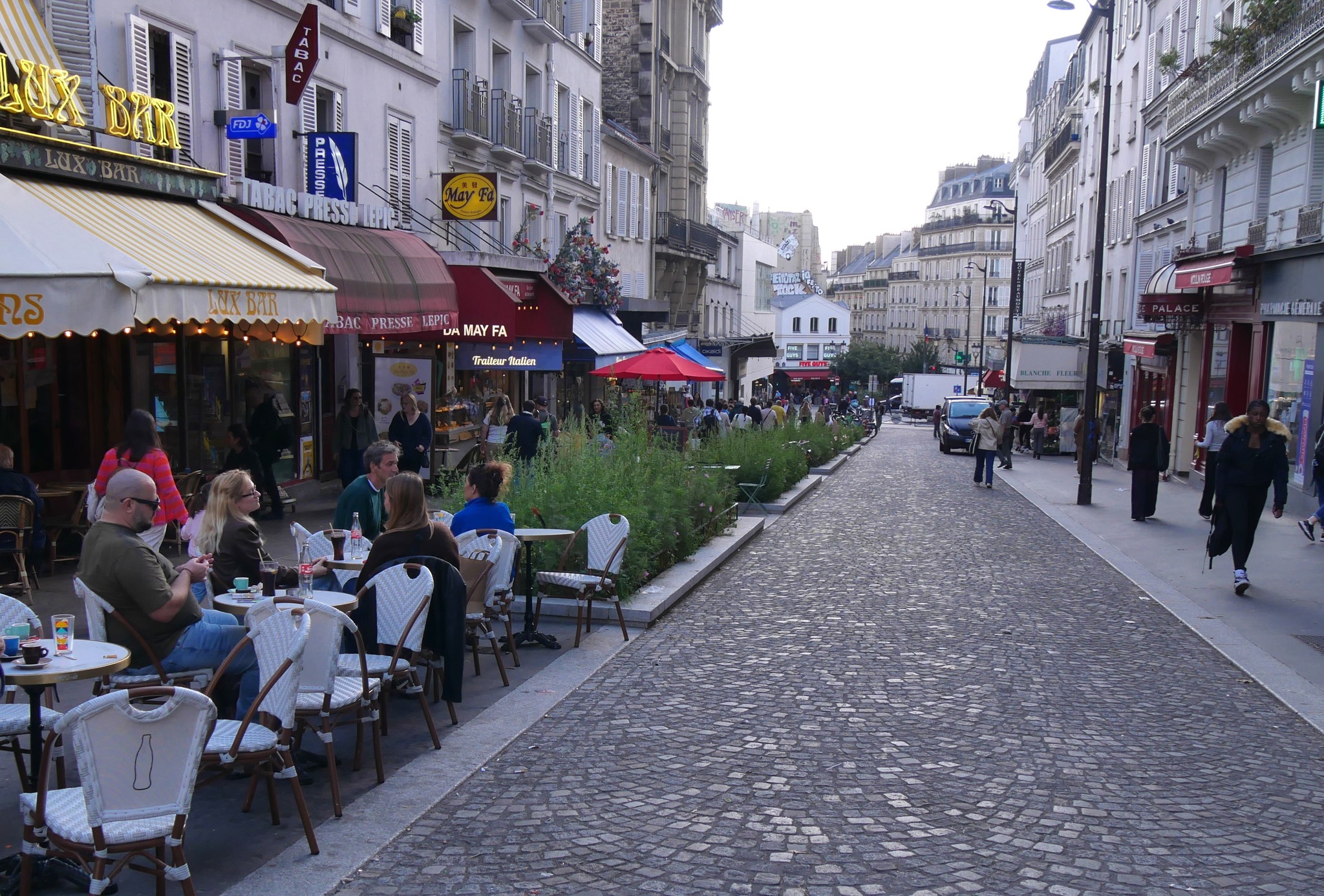 Le Montmartre de mon coeur | Encore la rue Lepic parce que c'est une ...