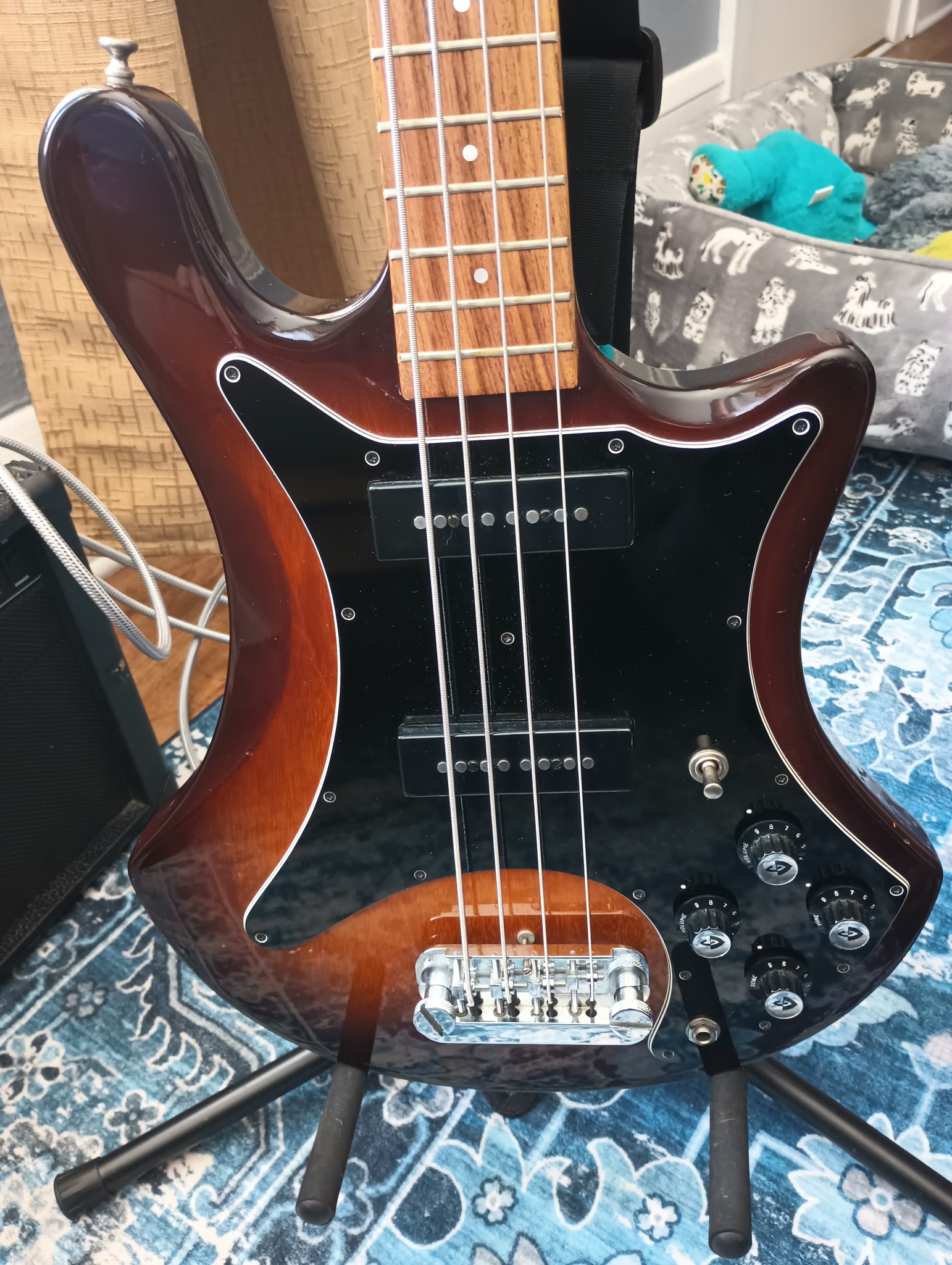 1977 guild b-302 bass guitar