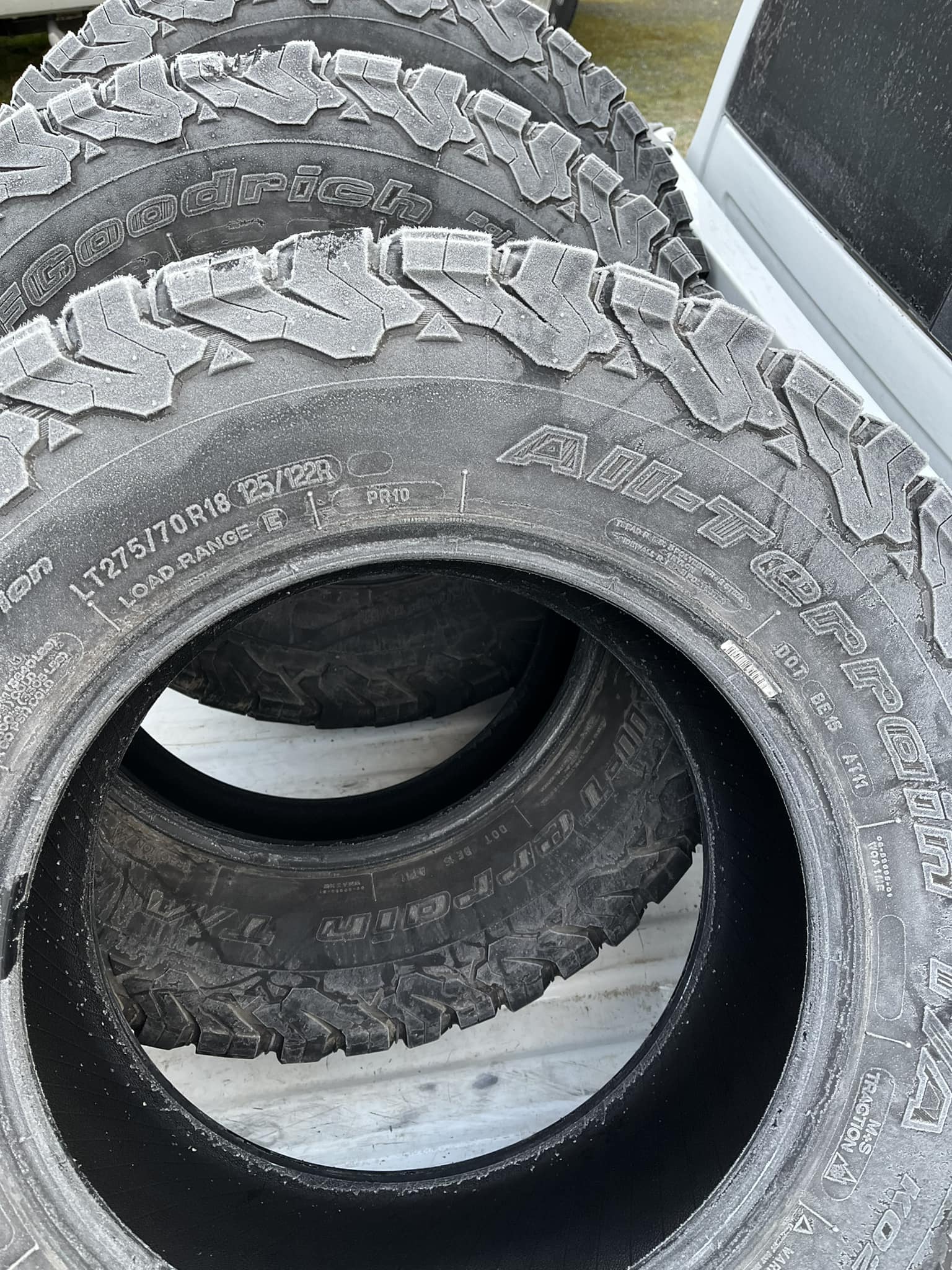 Set of used tires with 95% of life LT275/70R18 Firestone for only