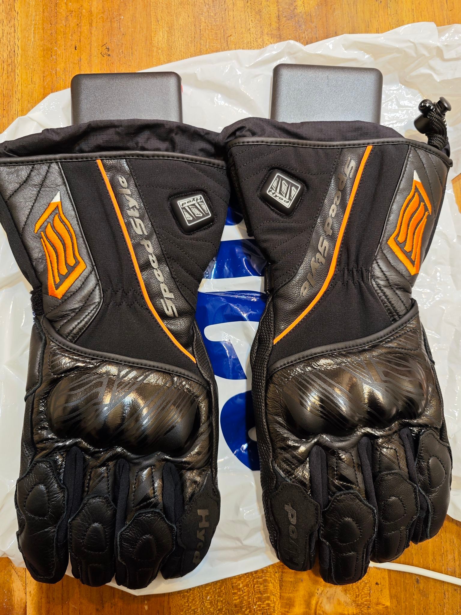 售商品：HYOD 電熱防水手套HHG501 ST-X HEATING RIDE GLOVES 售價格 