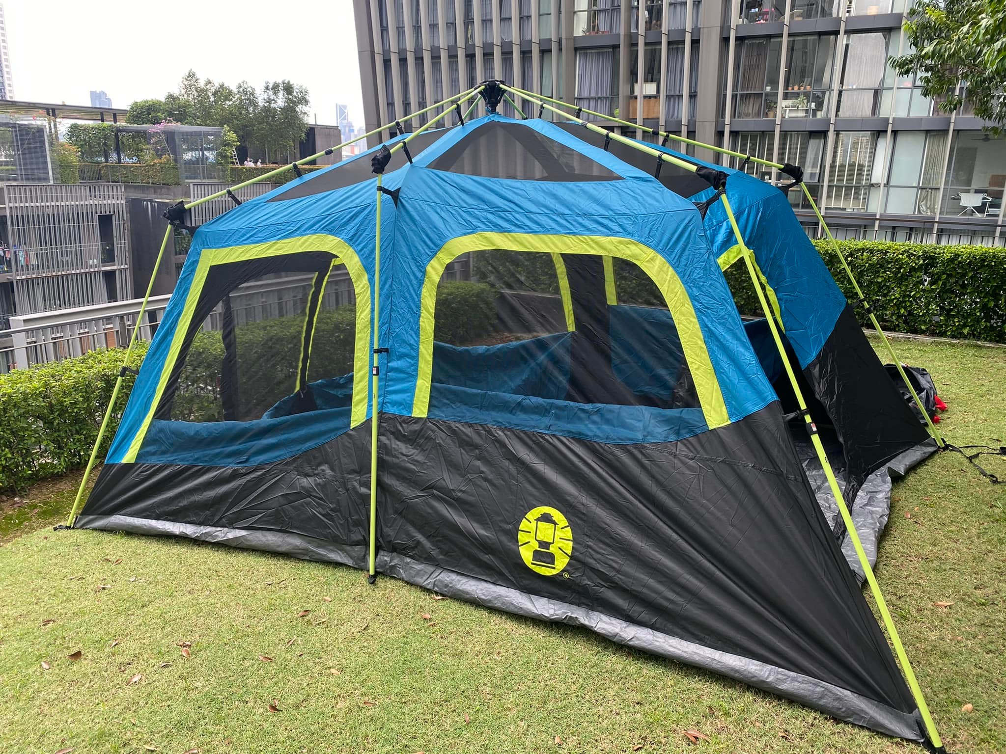 Coleman Tough Dome 3025+ Detail:- - Wide air mesh improves