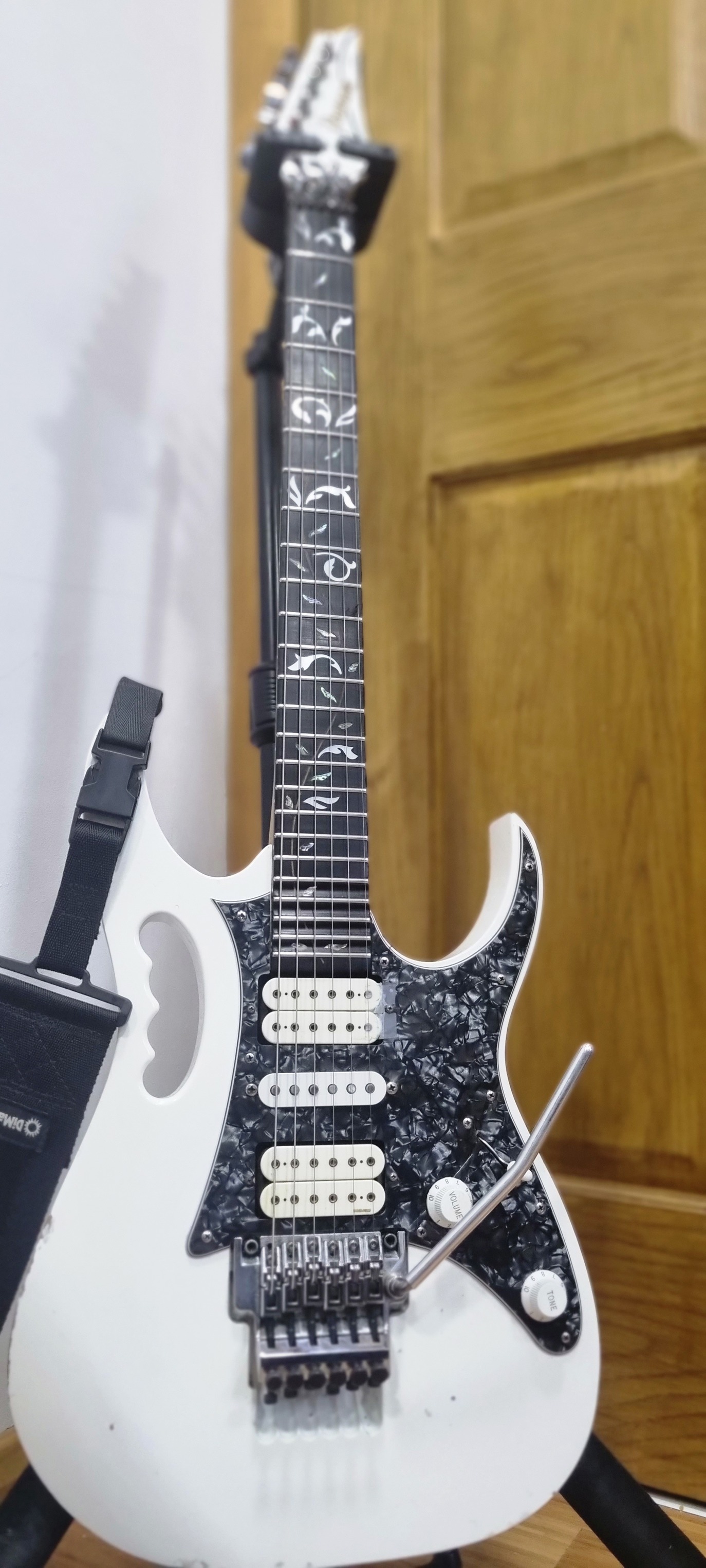 Ibanez JEM7V with Fernandes sustainer mod