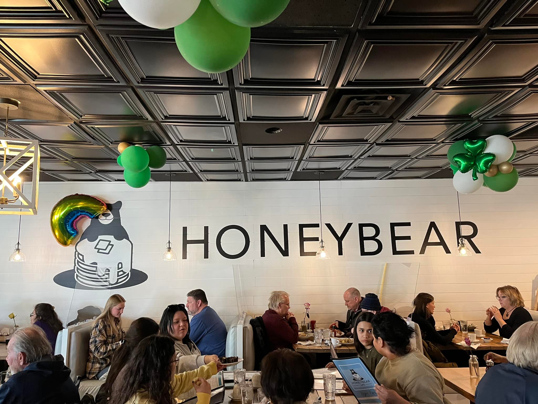 Let's go to Honeybear Cafe! 🍯🧸🍳 📍 7036 N. Clark St., Chicago, IL