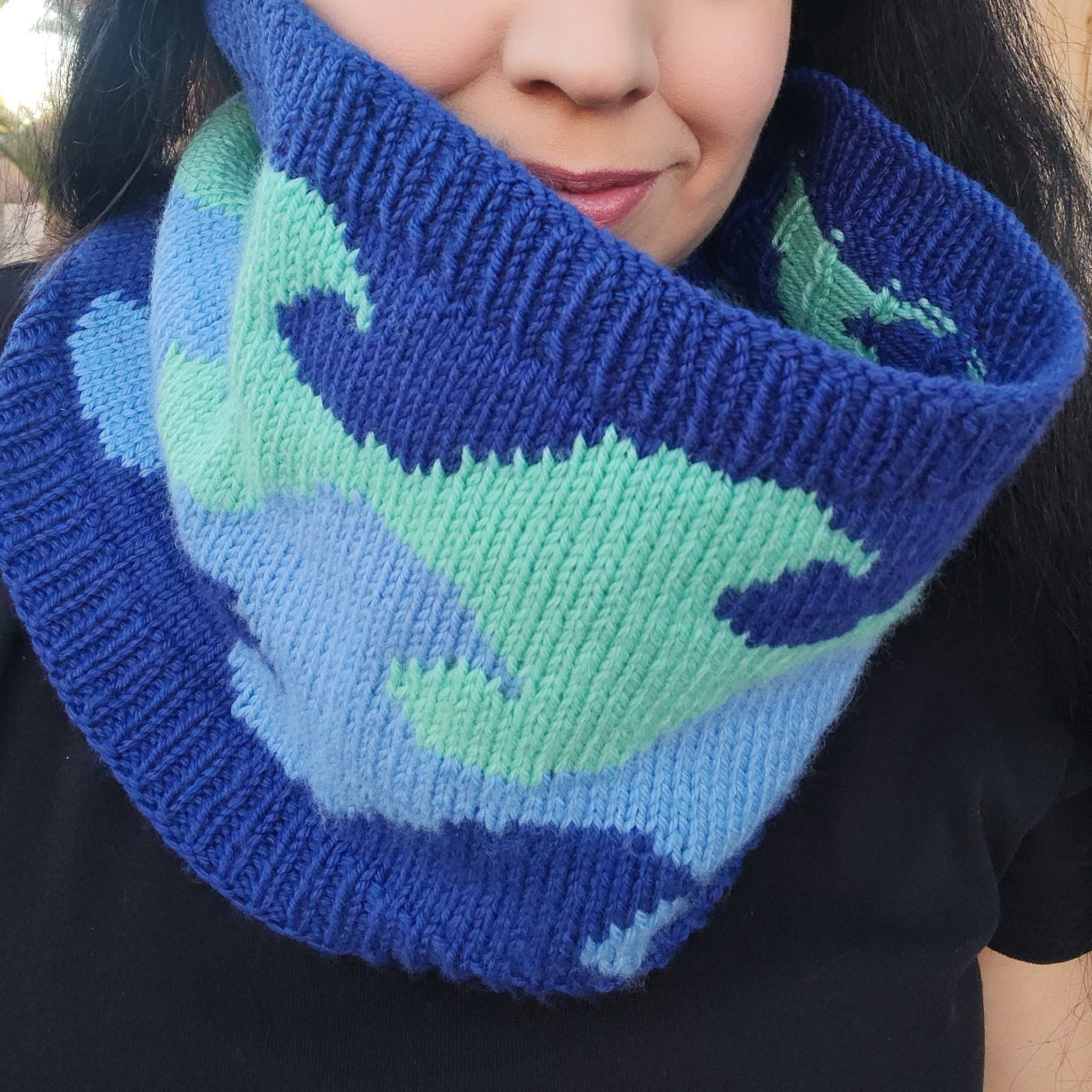 Blue wave cowl pattern for ladderback jacquard practice