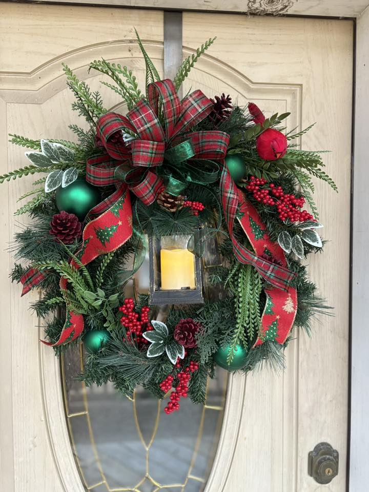 クリスマス Kirkland Signature Holiday Wreath Festive Kirkland Signature holiday wreath is pre-lit with LED