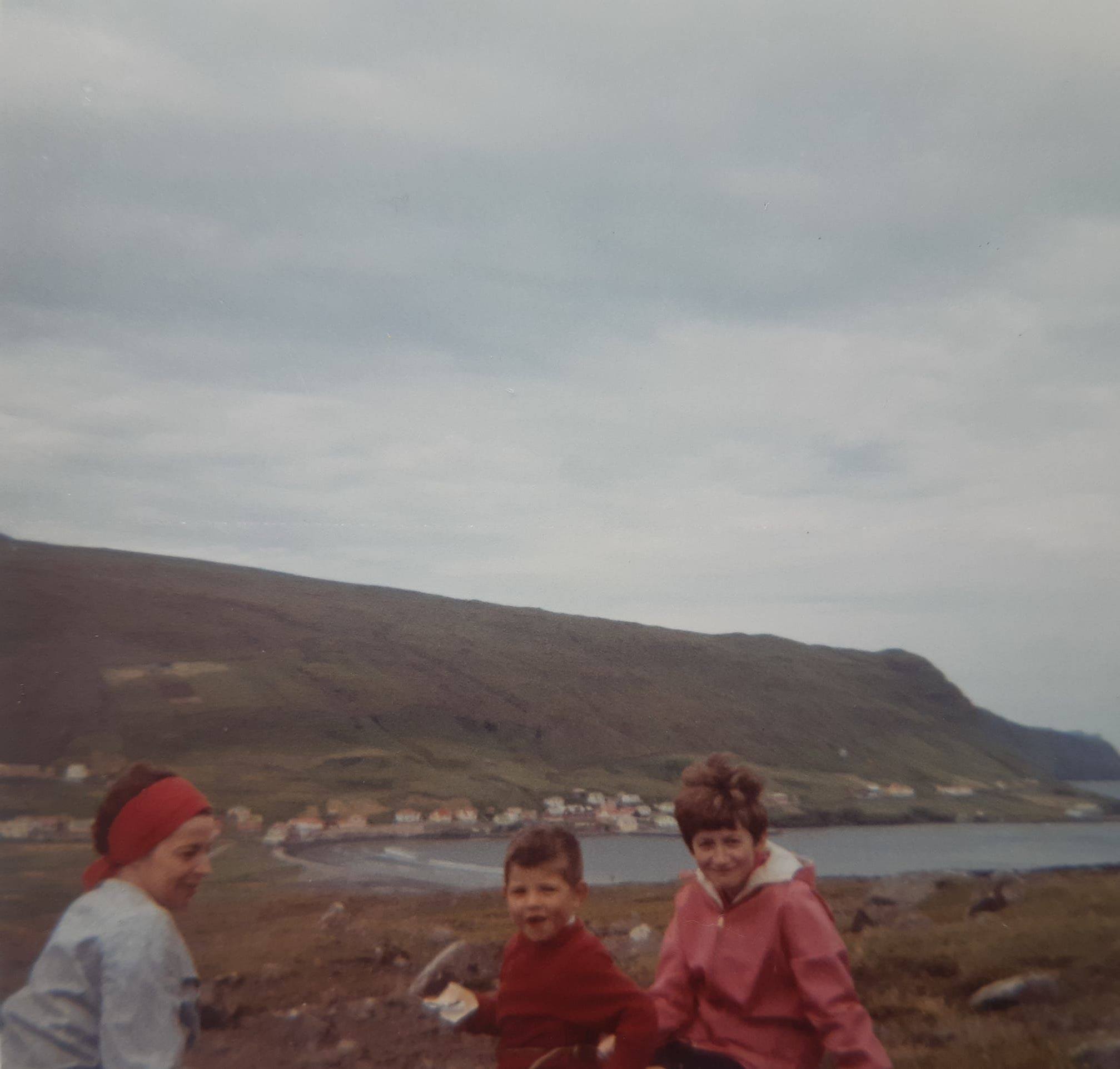 Hvalba - Foto ca, 1969? Malan var arbeiðsgenta hjá Ommu sínu 