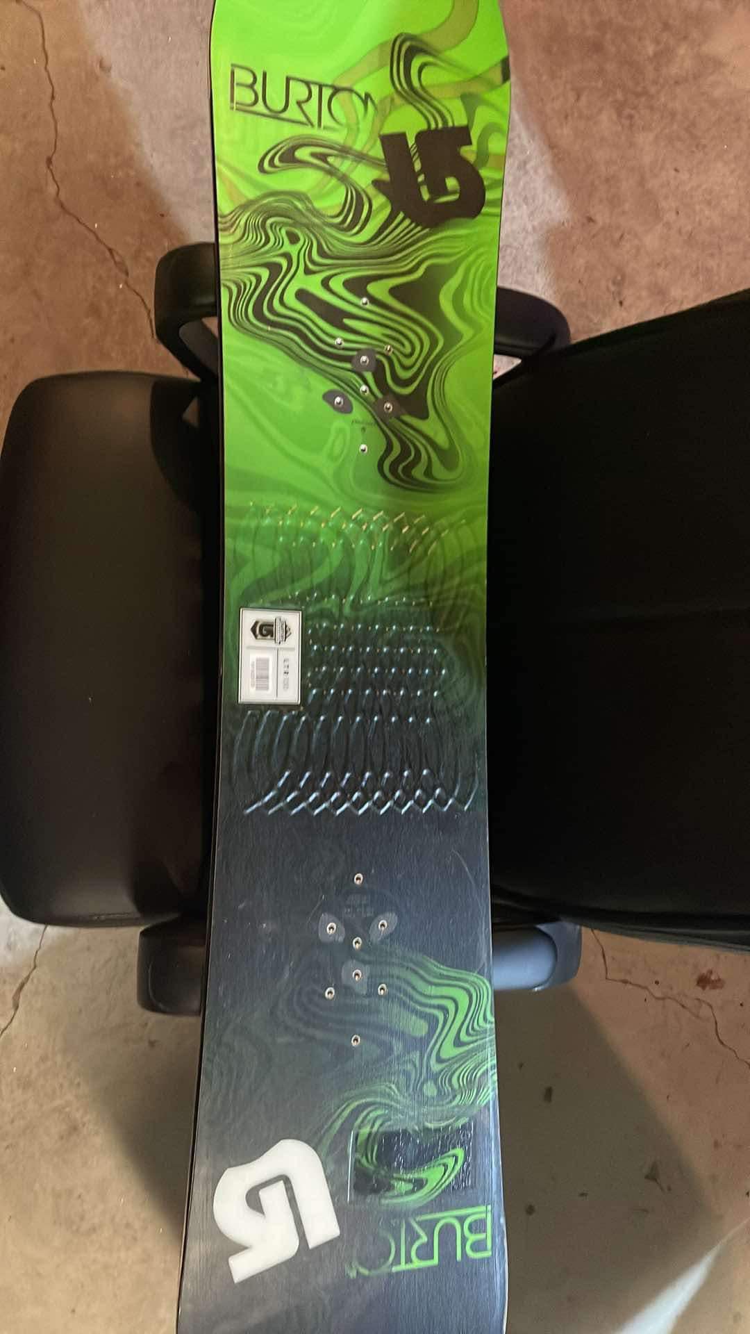 burton ltr130 snowboard LTR 130 cm + Burton S Bindings Winter Snow Adventure  Traventuria Sports maintenance performance Used Burton LTR 130 BOYS