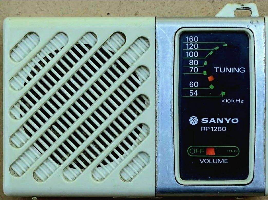 Sanyo RP-5110 vintage radio with rich analog sound