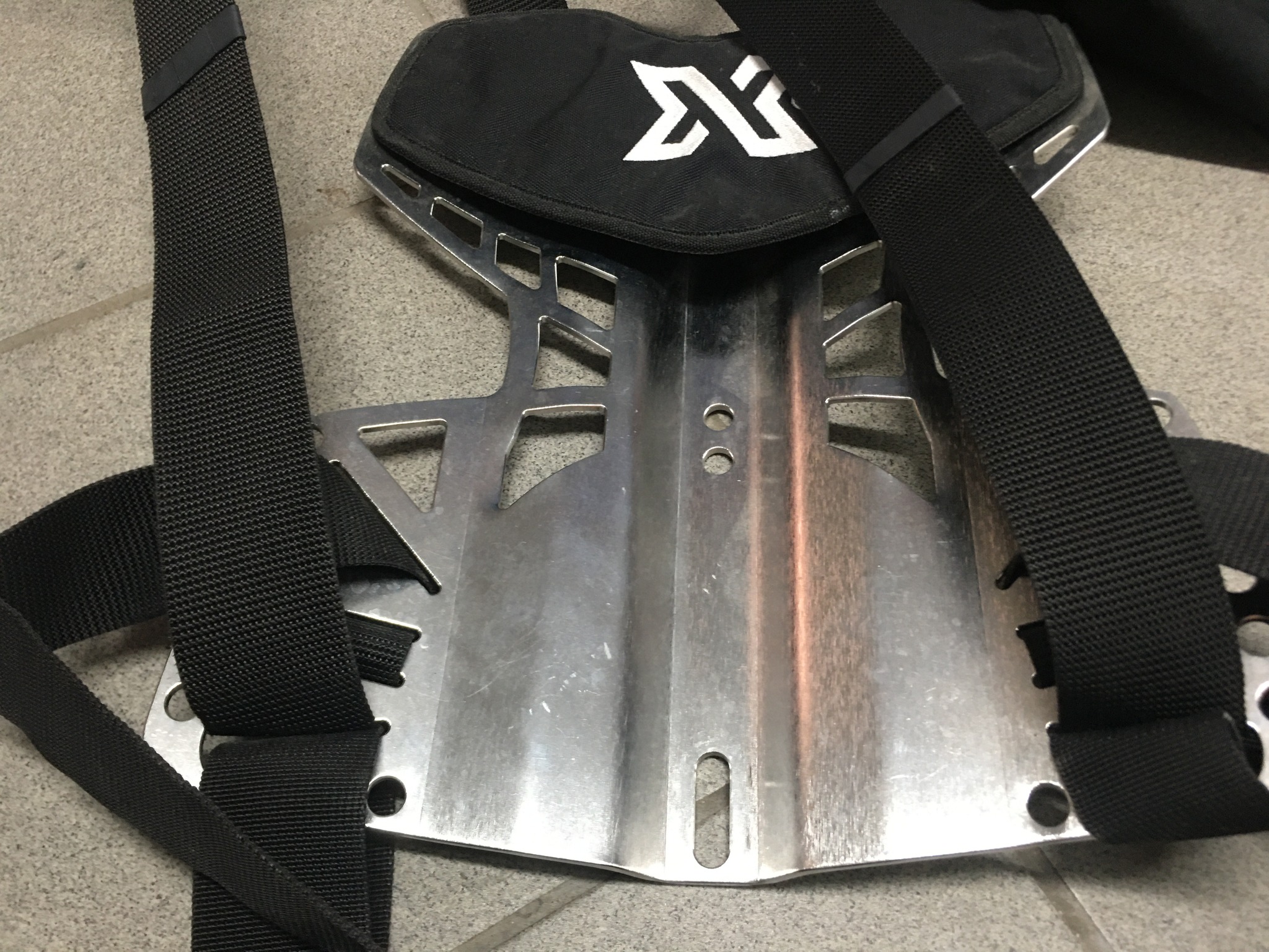 How to attach back pad to XDeep project backplate