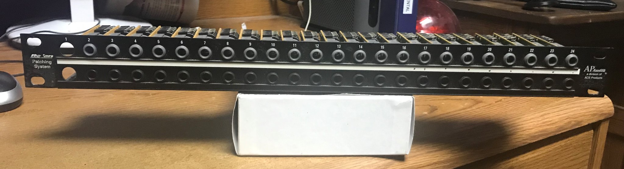 dbx PB-48 Point Patch Bay The PB-48 is a patchbay that just works