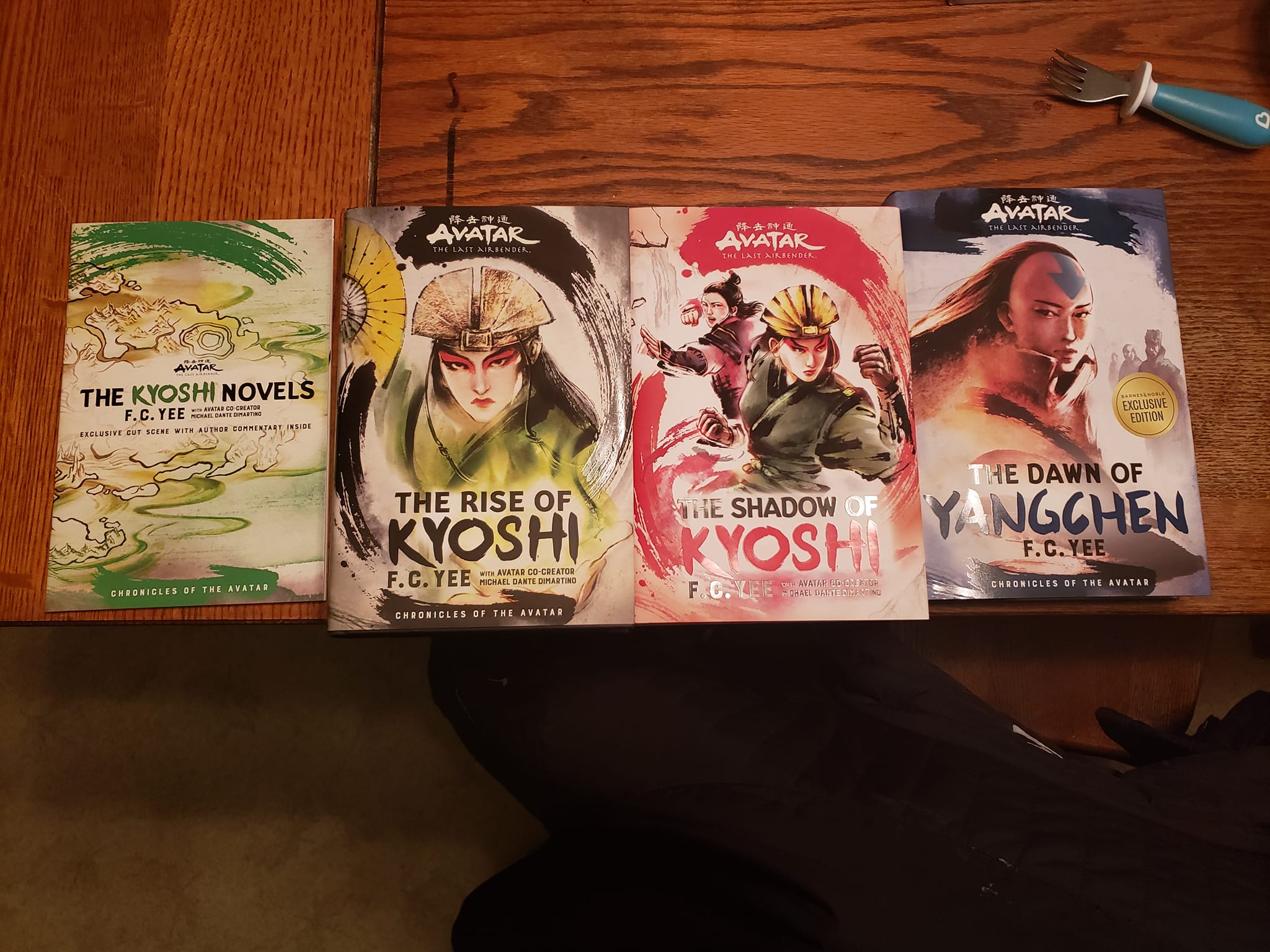 Just picked up the Kyoshi box set at Barns and Nobles. Can display picture 1