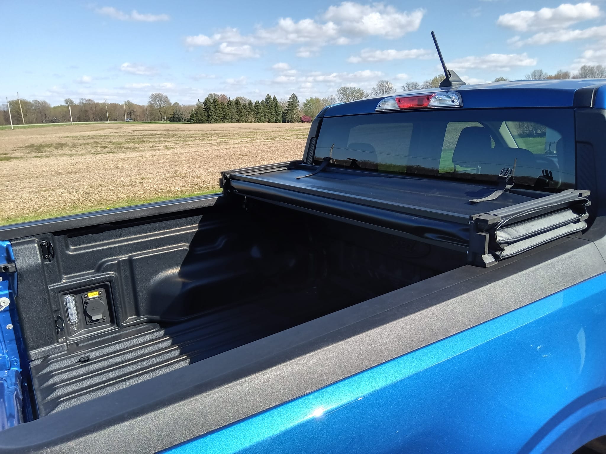 Gator SFX Tri-Fold Soft Folding Tonneau Cover 61115