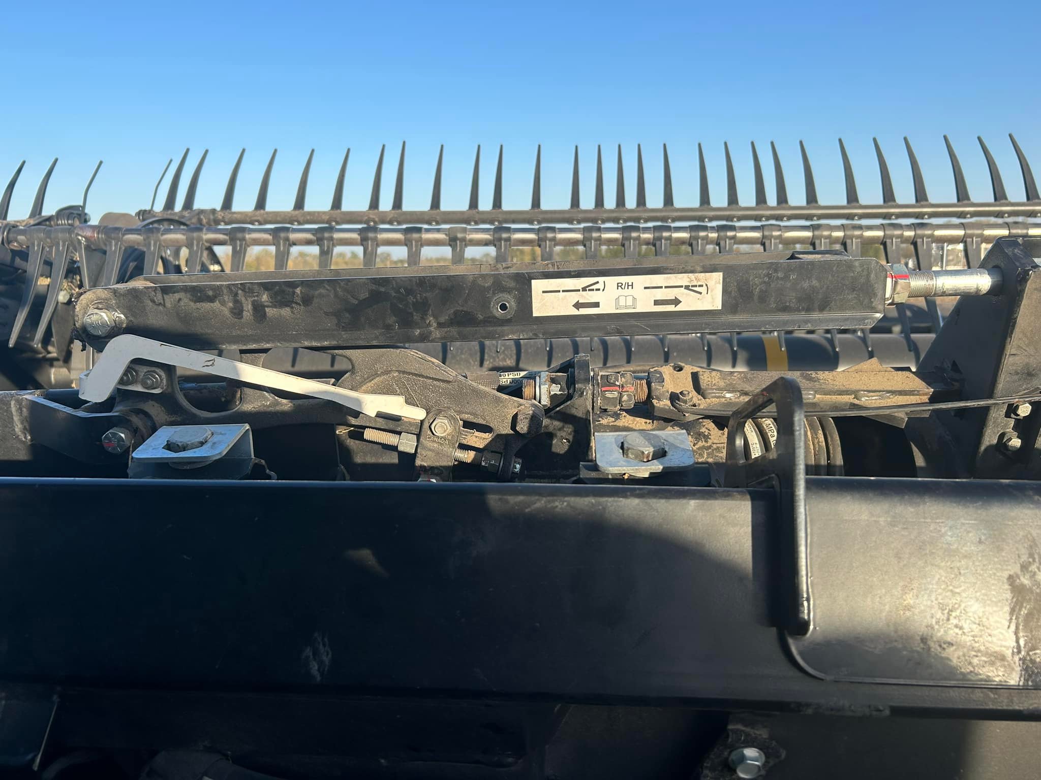 How to adjust the wing flex on a MacDon fd140?