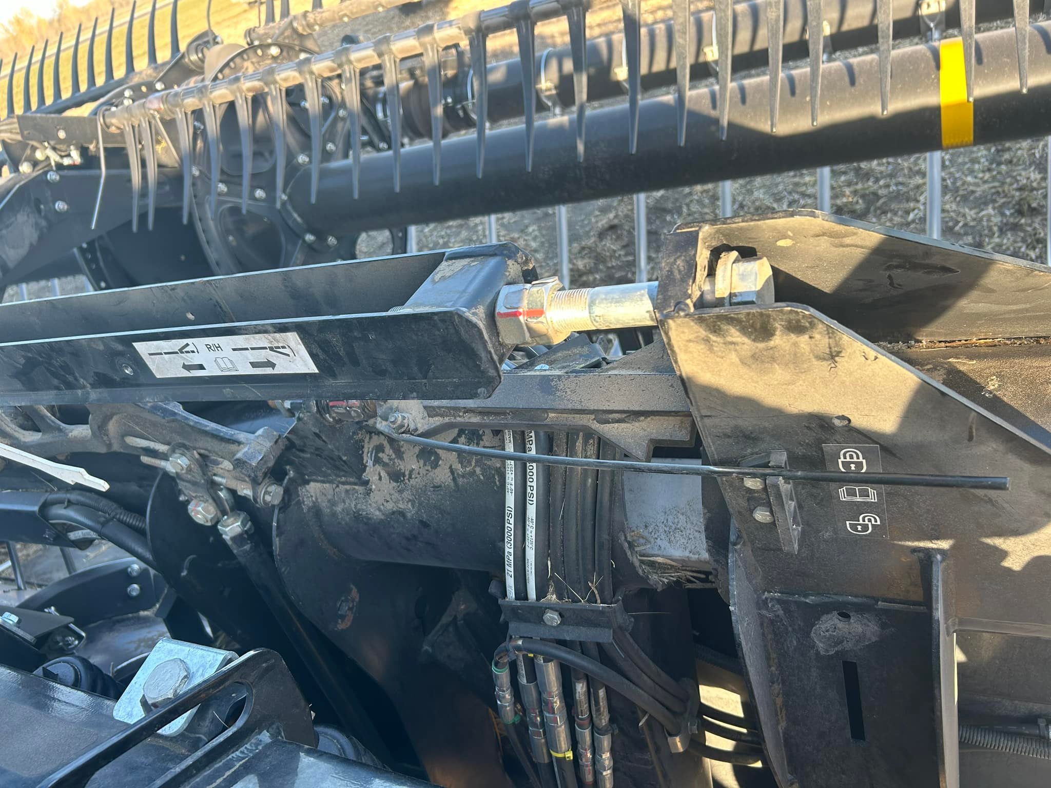 How to adjust the wing flex on a MacDon fd140?