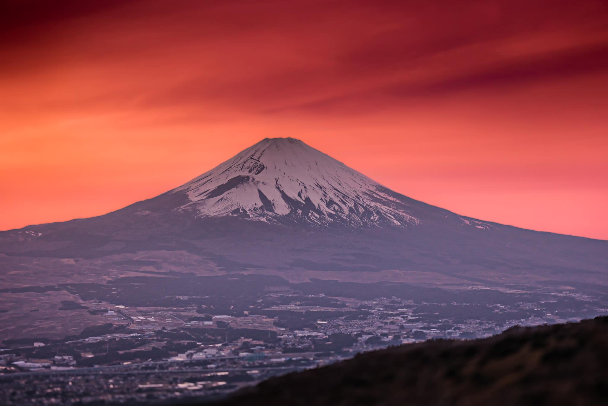 Red Mt. Fuji(赤富士) from Tama Lake(多摩湖) at dusk. Higashiyamato