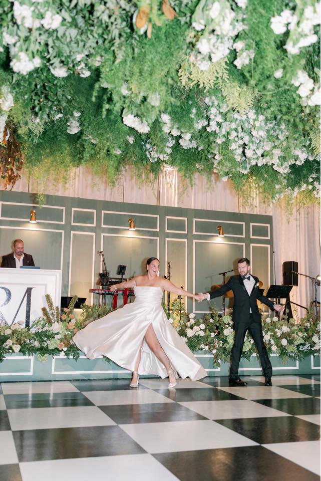 Has any Wisconsin bride used Green Bay wedding dress for less?