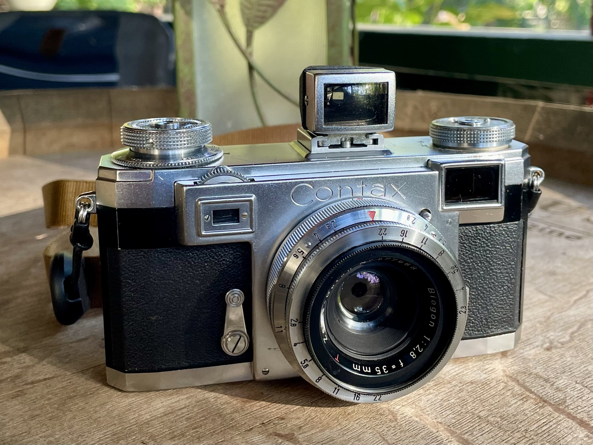 Contax IIA with 21mm Biogon lens
