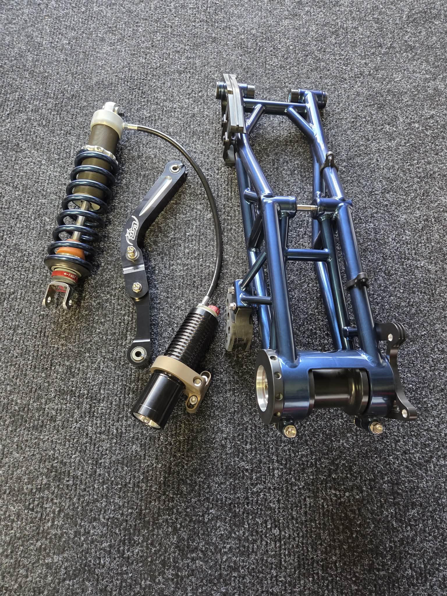 こころ 400 2005 DME subframe (Sold) 600 2001/2002 matching stock cases