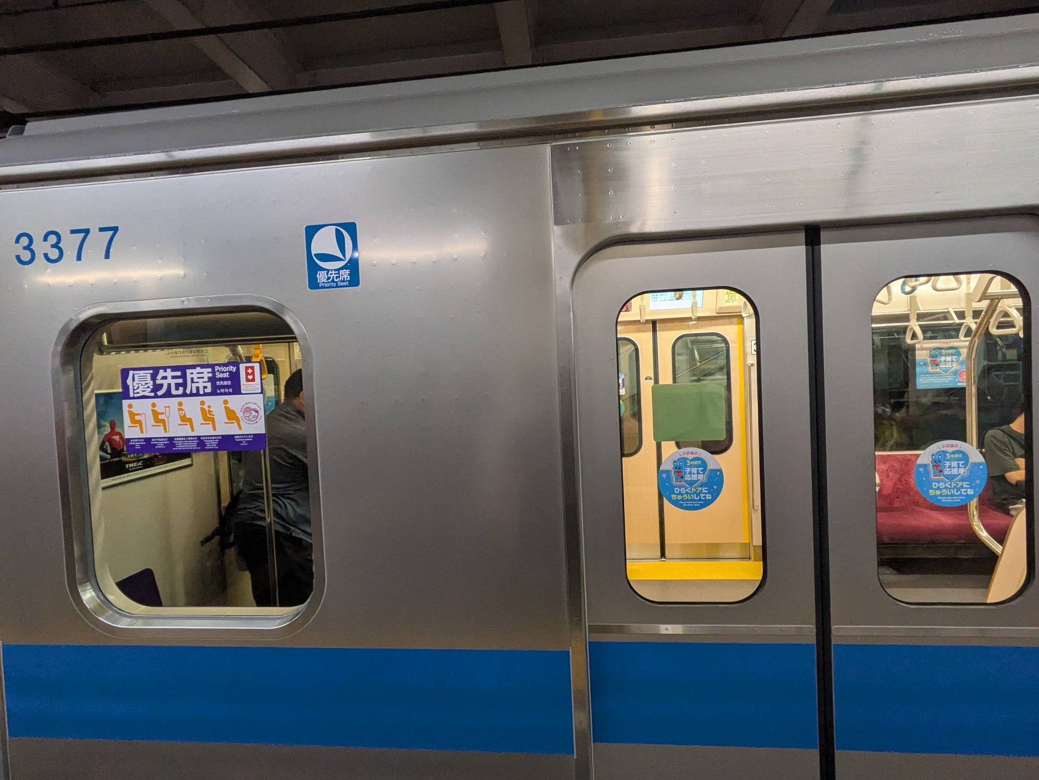 小田急電鉄の3277編成がリニューアルされて出場しました。 3号車