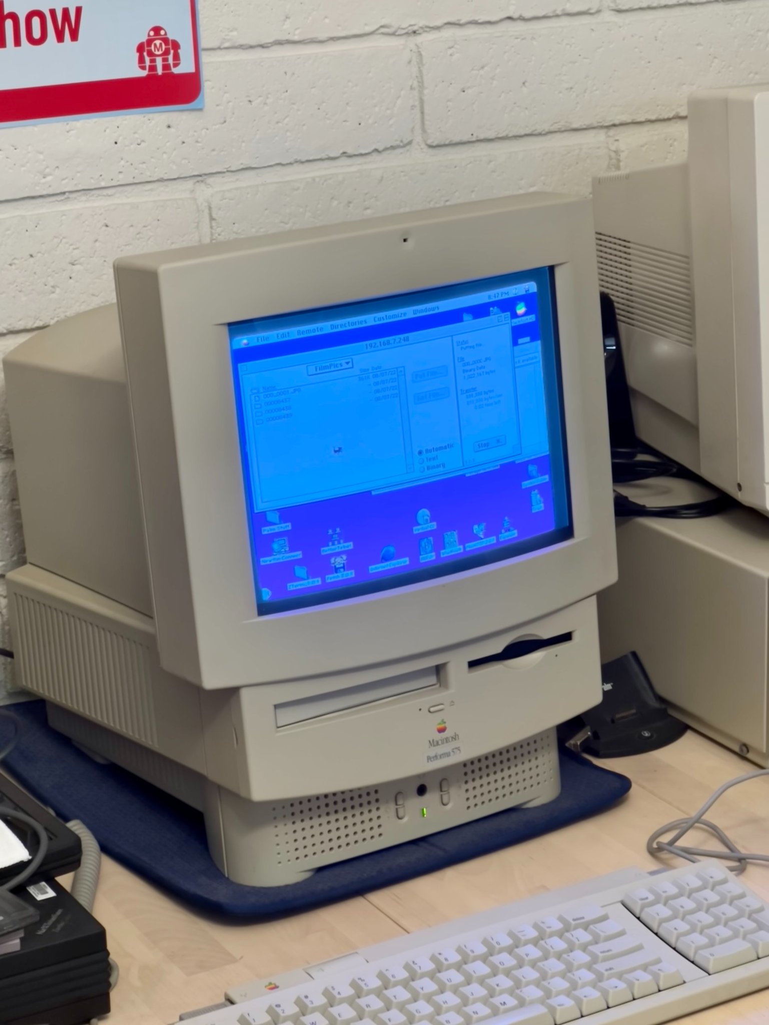 Vintage Macintosh Performa 575 helps retrieve photo scans from CD-ROM