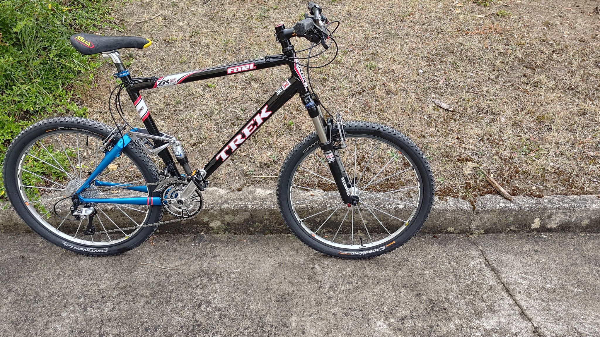 Good Morning Everyone I have one full suspended bike which is from 