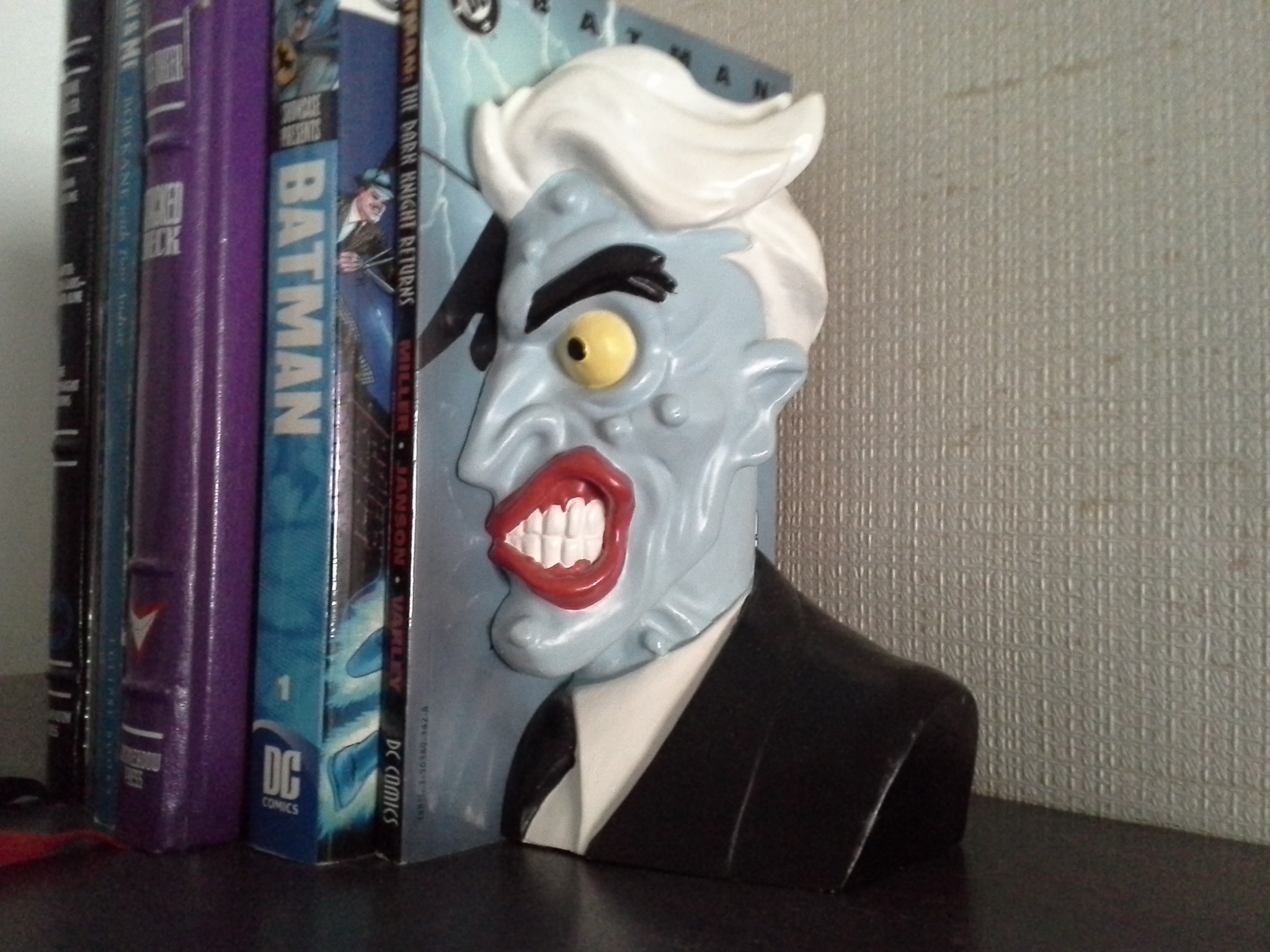 バットマン、ツーフェイス（ハーヴェイ・デント）ブックエンド Batman: The Animated Series Two-Face bookends collection
