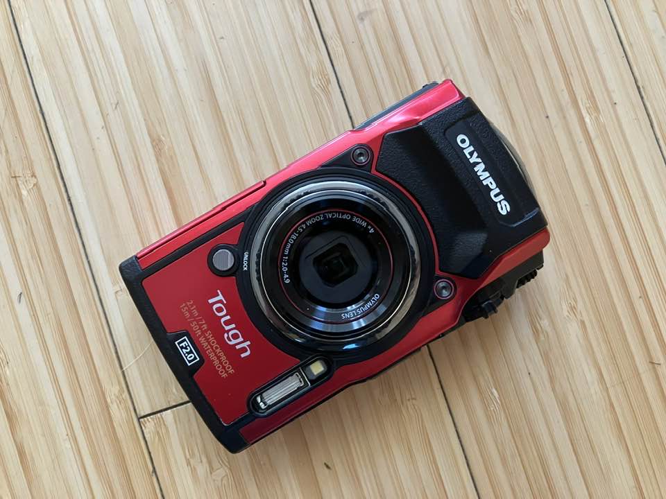 Olympus TG-5 レッド 保護ガラス割れ Olympus TG-5 レッド 保護ガラス