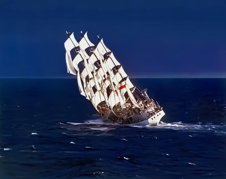 Dar Mlodziezy sailing in strong wind