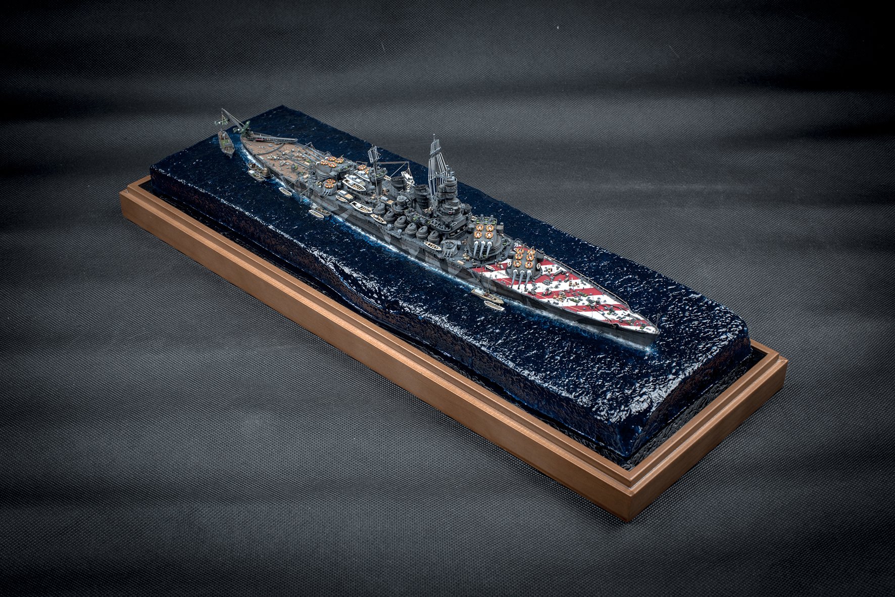Roman horn ship model with special paint and low bridge