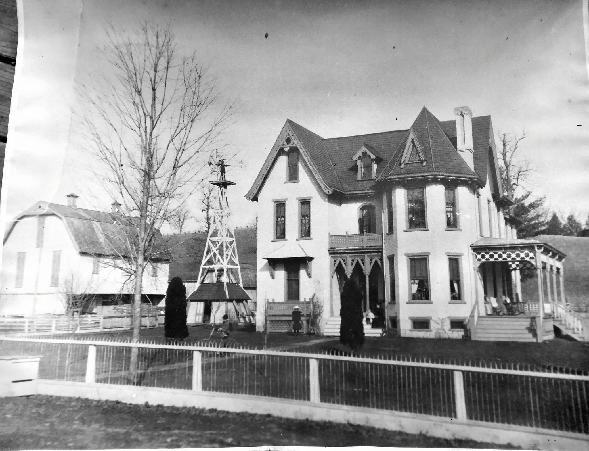 What is the story behind the Victorian house in Laporte, Indiana?