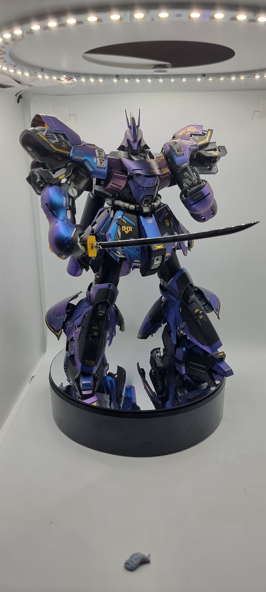 Office worker's MG Sazabi Ver. Ka gunpla paint project