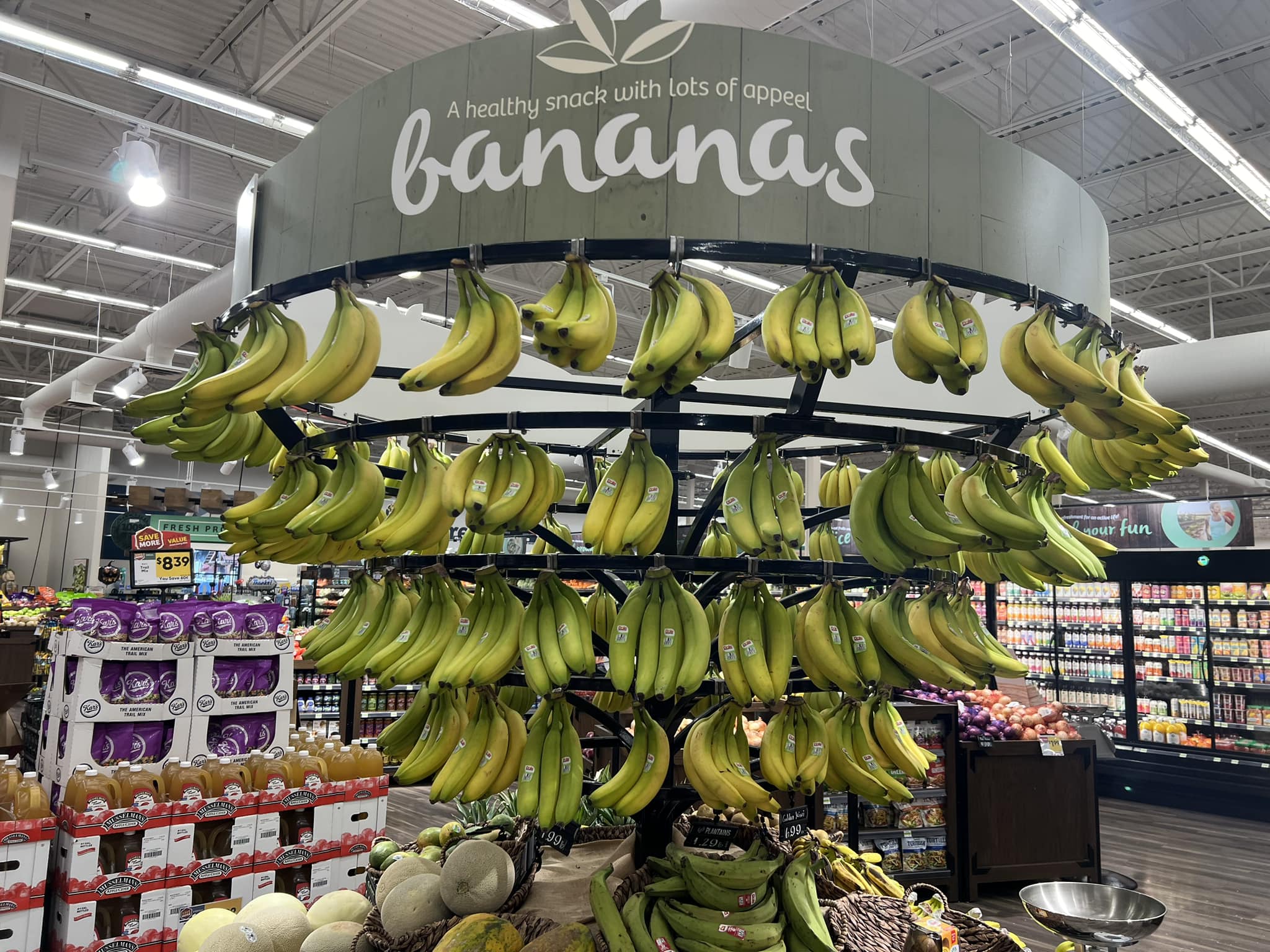 Utah grocery store with an exquisite banana display