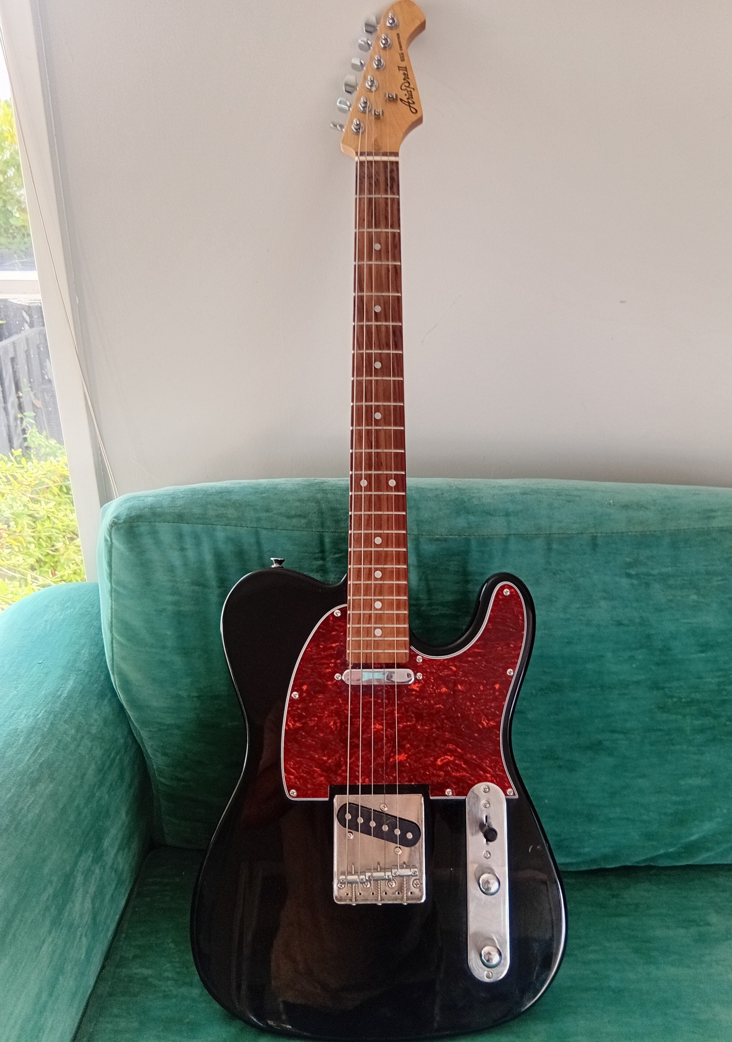 Aria Pro2 615 Frontier guitar experiences?