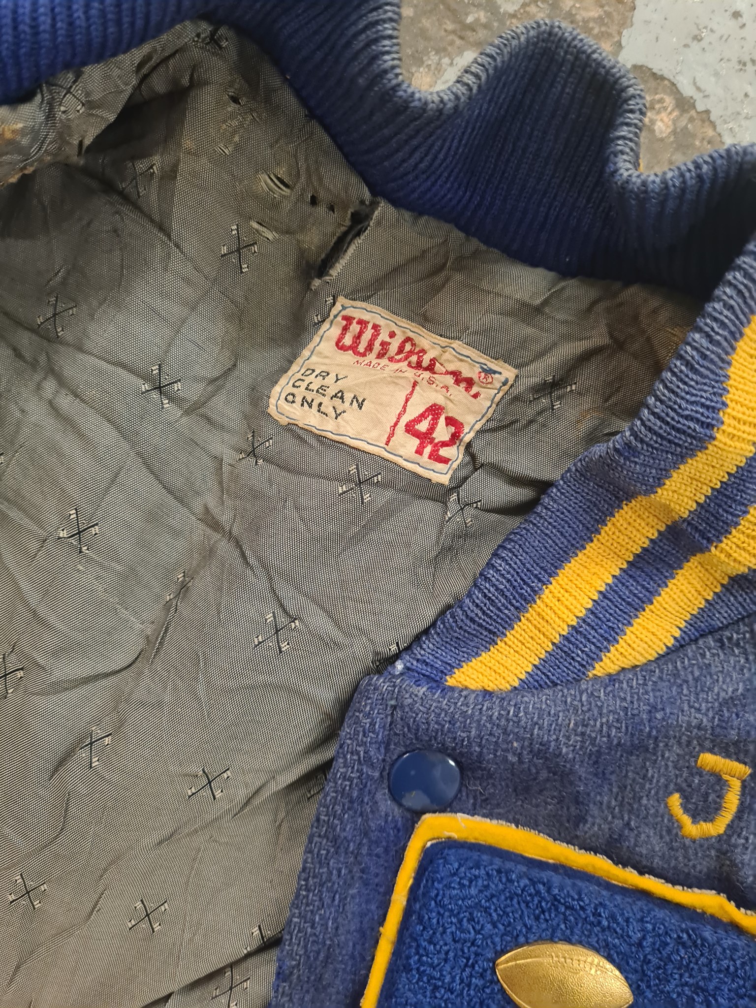 Does anyone recognize this vintage jacket from an American school?
