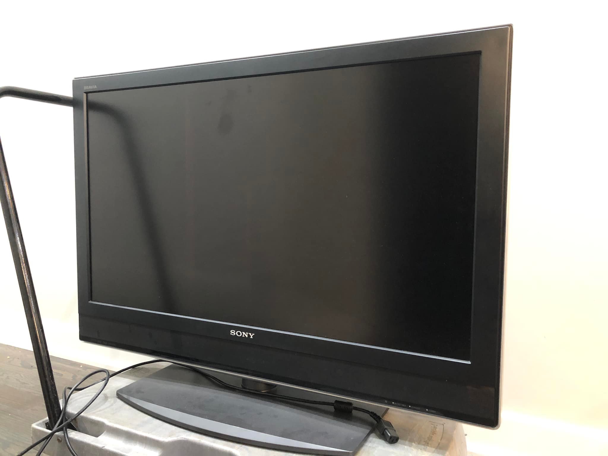 Free 49 inch Sony Bravia TV with cracked screen for repair