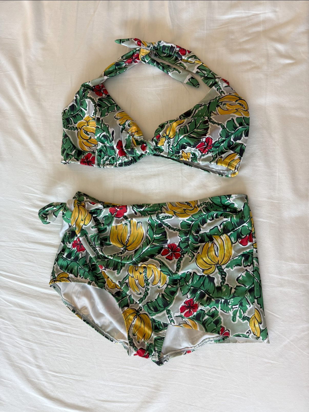 Yellow bikini set is from Venus- top size B cup with underwire and  display picture 1