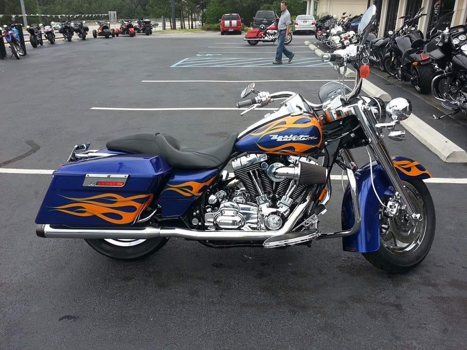 Custom 2007 Road King with M8 heritage bags