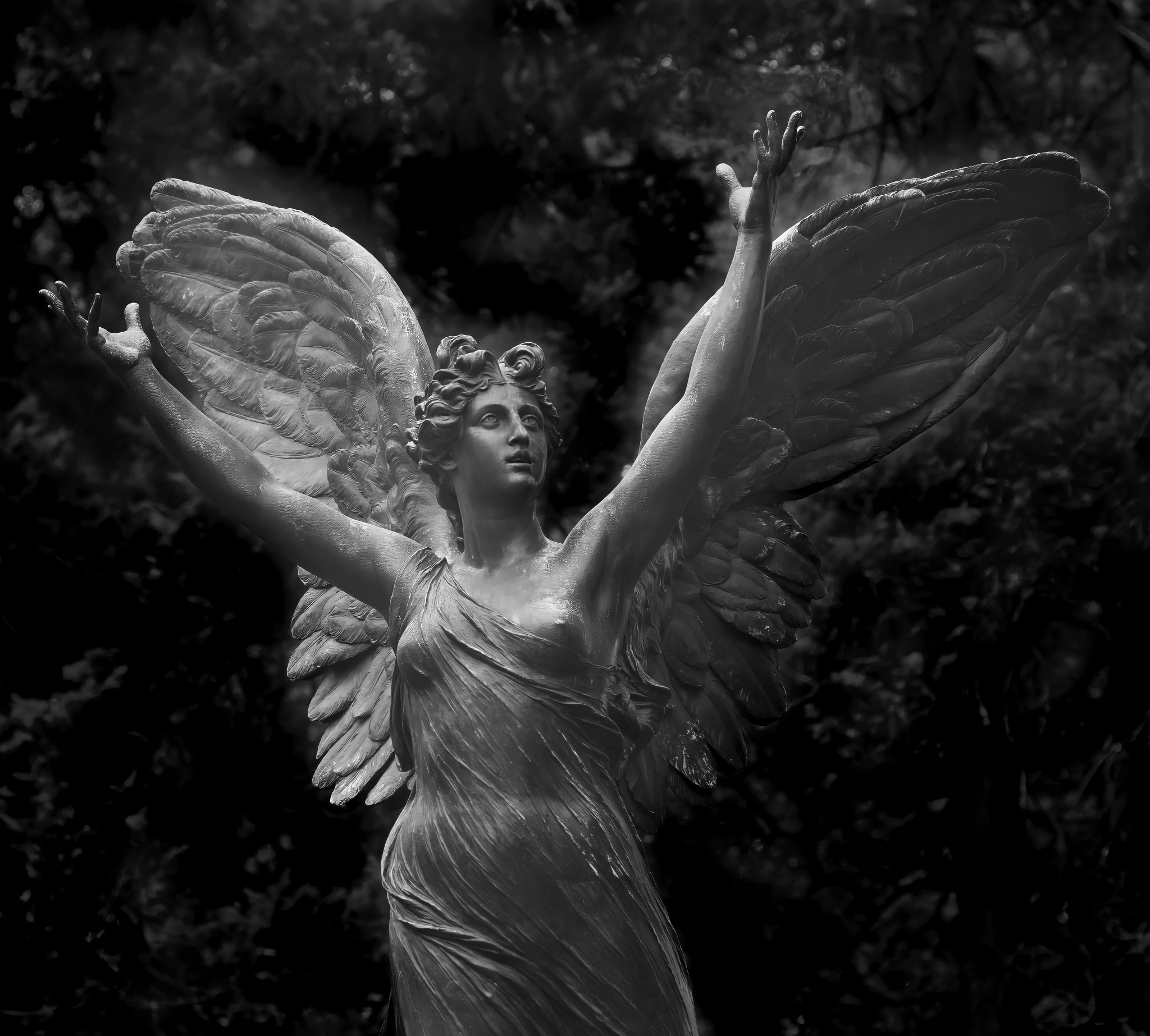 Valentine Angel sculpture by Adolfo Apolloni at Green-Wood Cemetery