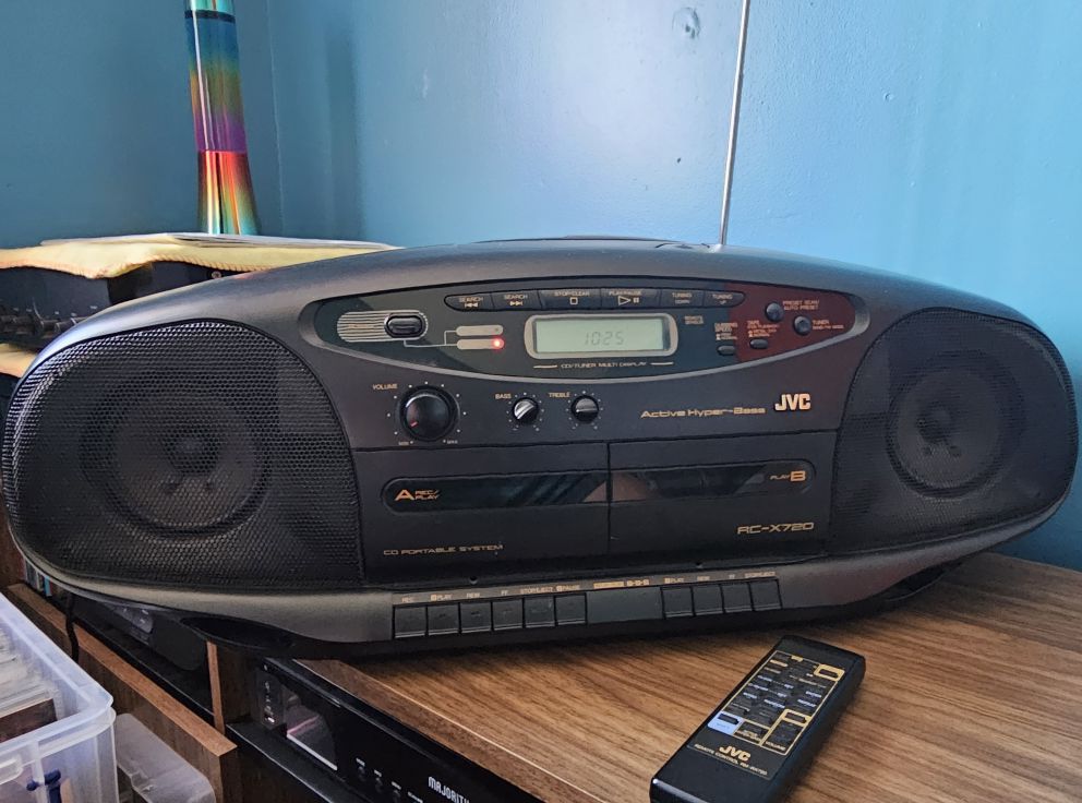 Victor RC-X 90 boombox review and features
