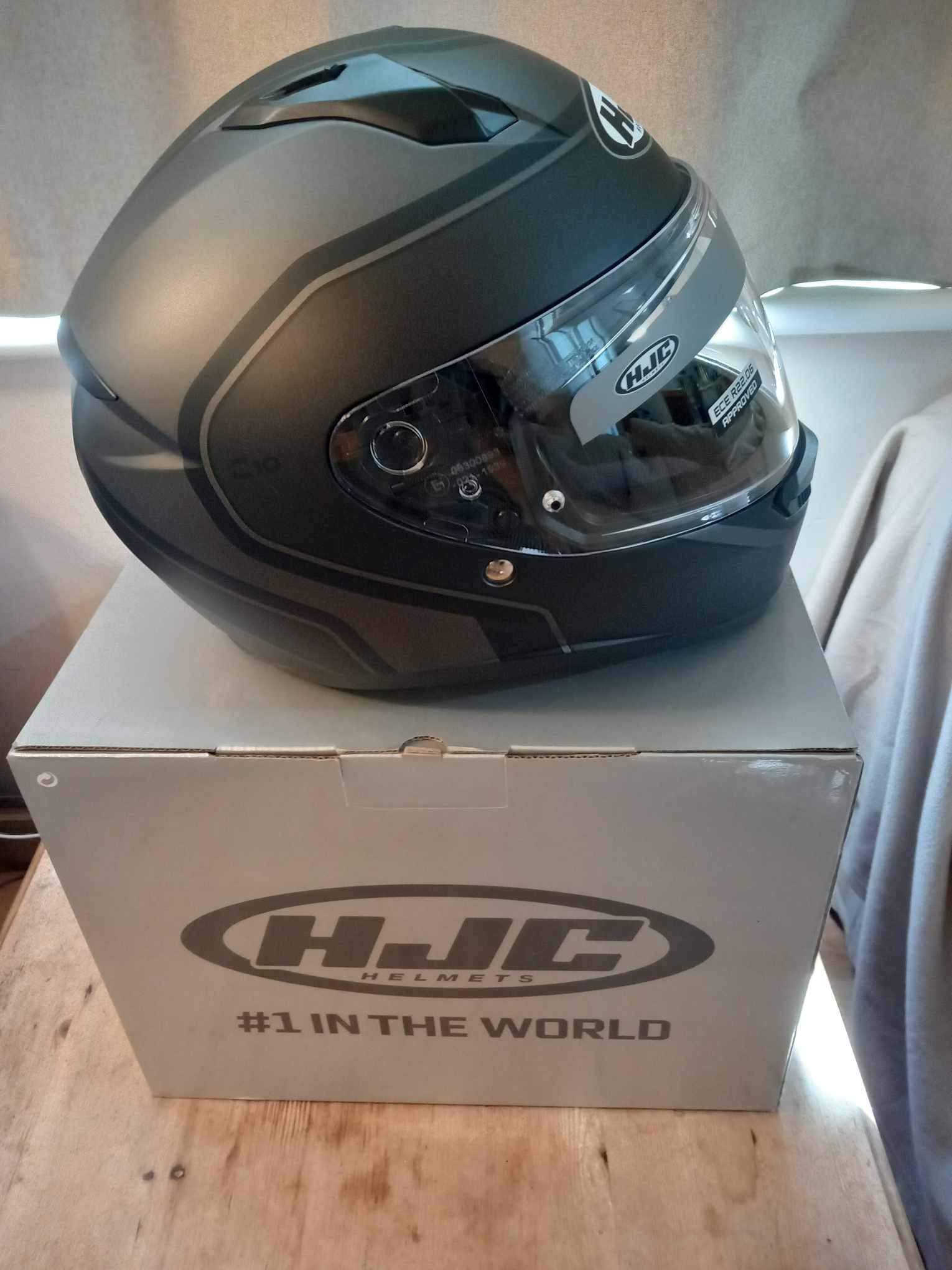 shoei black and gold helmet GT-Air II Glorify changing conditions throughout your Your guide to the 0196178139229 Stock Item:BELL BULLITT ATWYLD BLK/GLD (SM)
