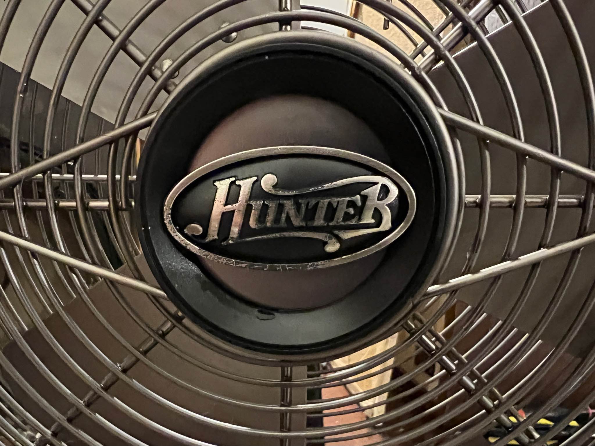 This 90302 model fan refers to the Hunter Rockefeller Table Fan