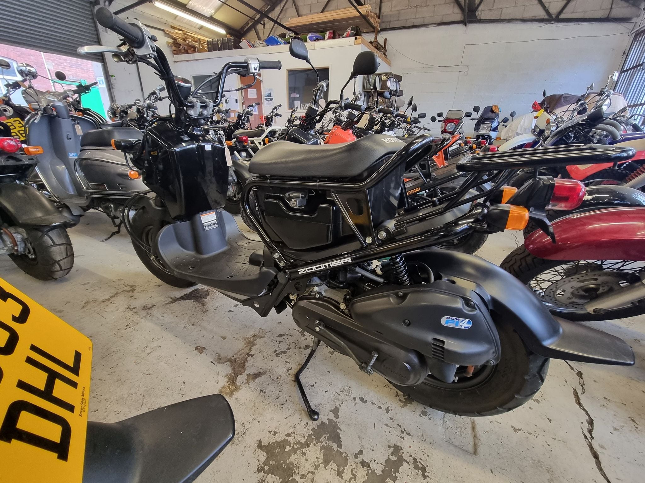 hi all, i am looking to buy this zoomer/ruckus here in the uk and 