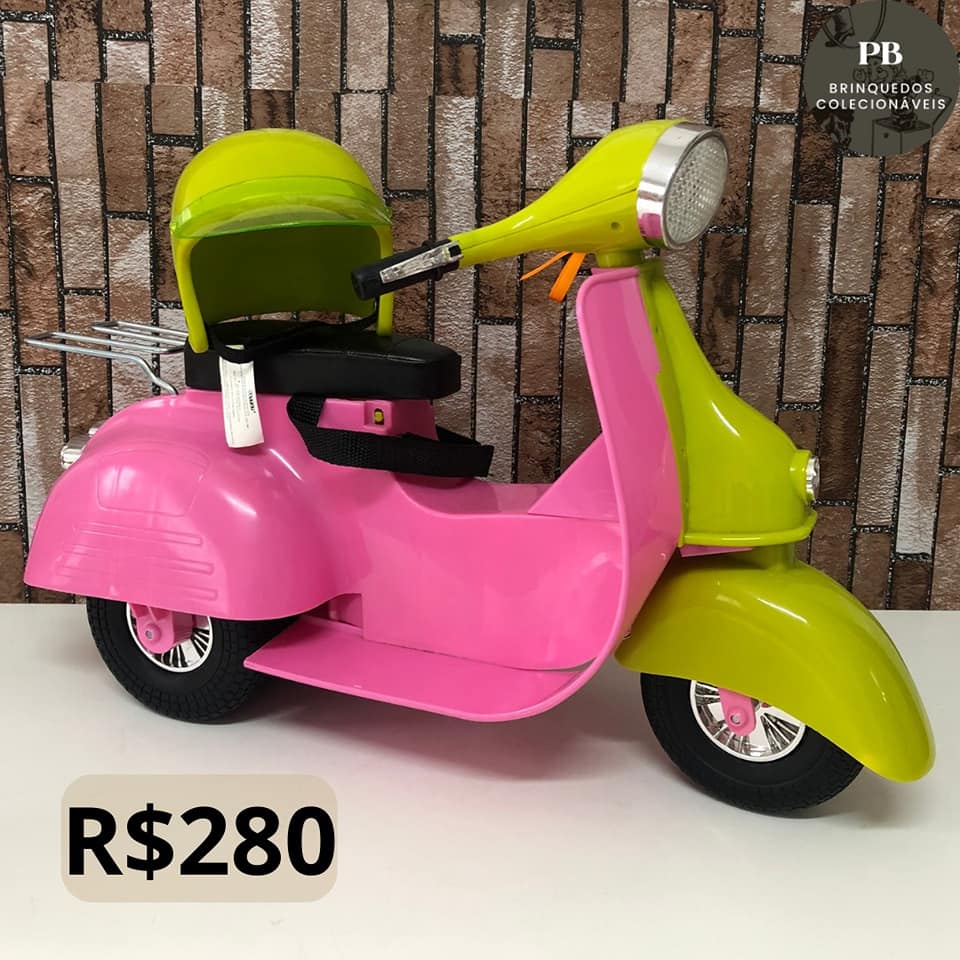 Scooter Rose Et Blanc Pour Poupées Our Generation – Avec Casque Inclus, Jouet Dès 3 Ans