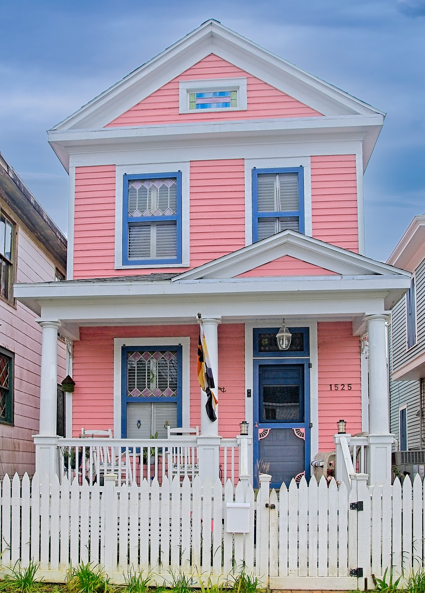 Pink lemonade house in Galveston with blue trim